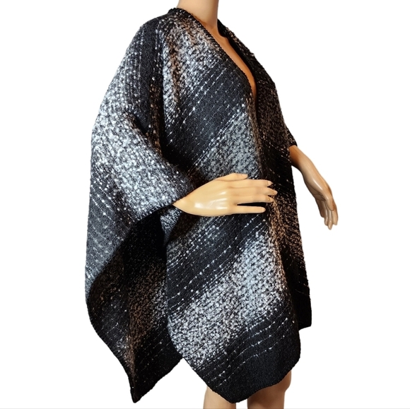 Woolrich Cape Shawl Blanket Wrap Poncho. Black Grey Stripe. Womens One Size - Picture 14 of 16